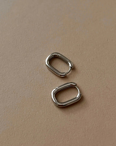 Chain Link Huggies